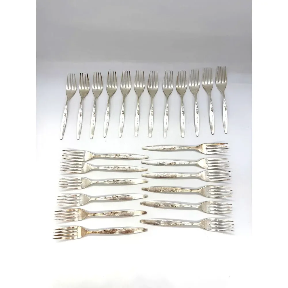 Oneida Community Silver Plate Enchantment Gentle Rose Set of 83 Pieces Flatware